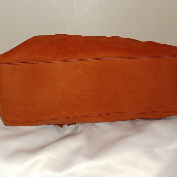 ❌SOLD❌ Gucci Nubuck Leather Soho Chain Tote - Picture 3 of 8